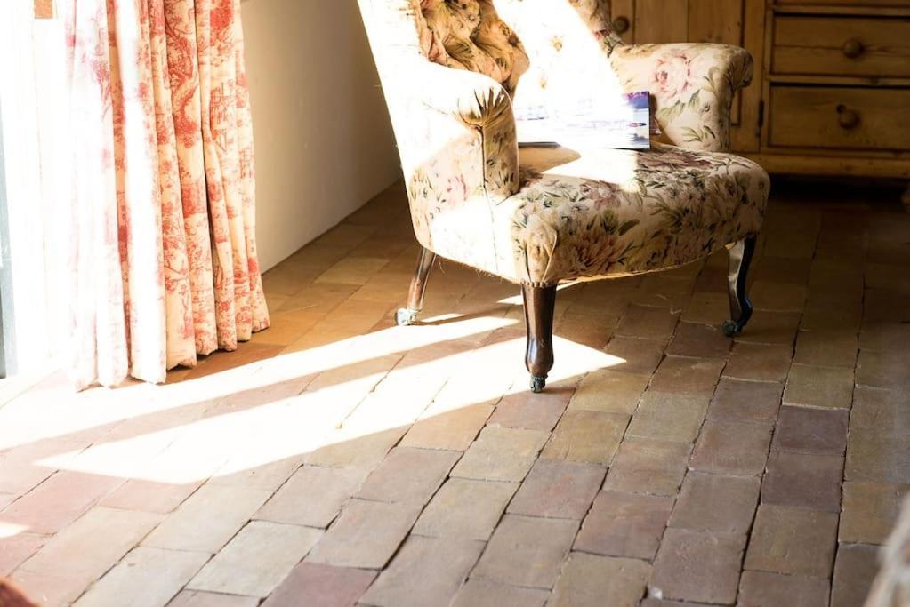 Bromans Barn A Beautiful Cottage By The Sea And Cudmore Nature Reserve West Mersea Exterior photo